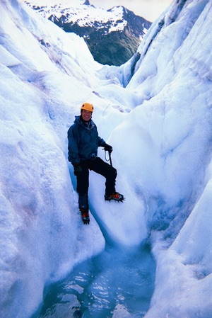 Helicopter glacier flightsee and extended trek